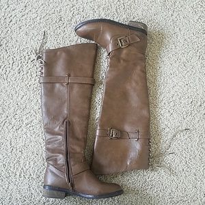 ⚫4/$40 Bucco  brown boots